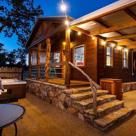Rockin' R - Morning Star Cabin Фредериксбург Екстериор снимка