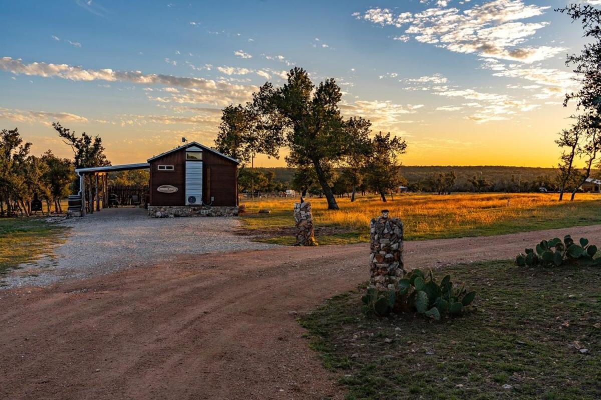 Rockin' R - Morning Star Cabin Фредериксбург Екстериор снимка