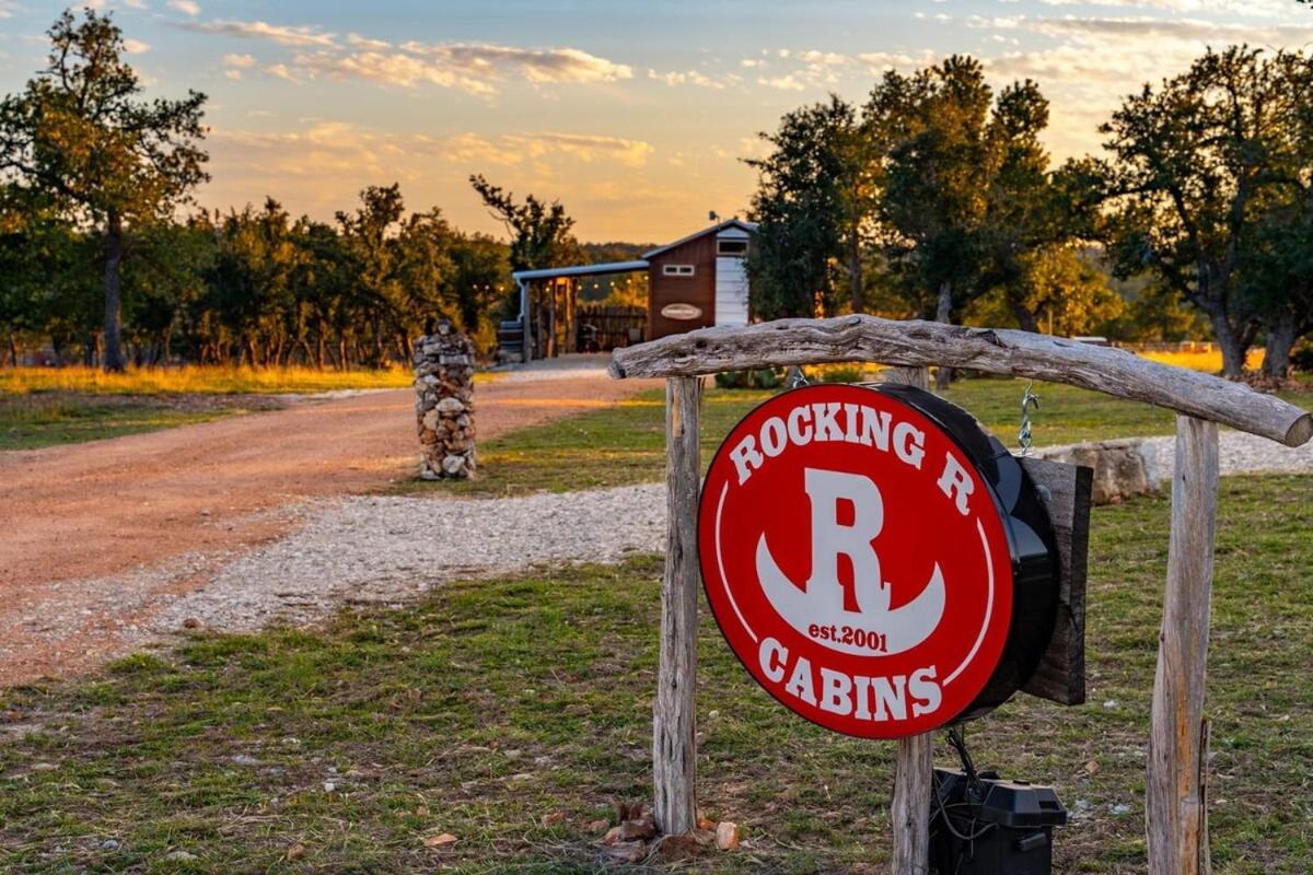 Rockin' R - Morning Star Cabin Фредериксбург Екстериор снимка