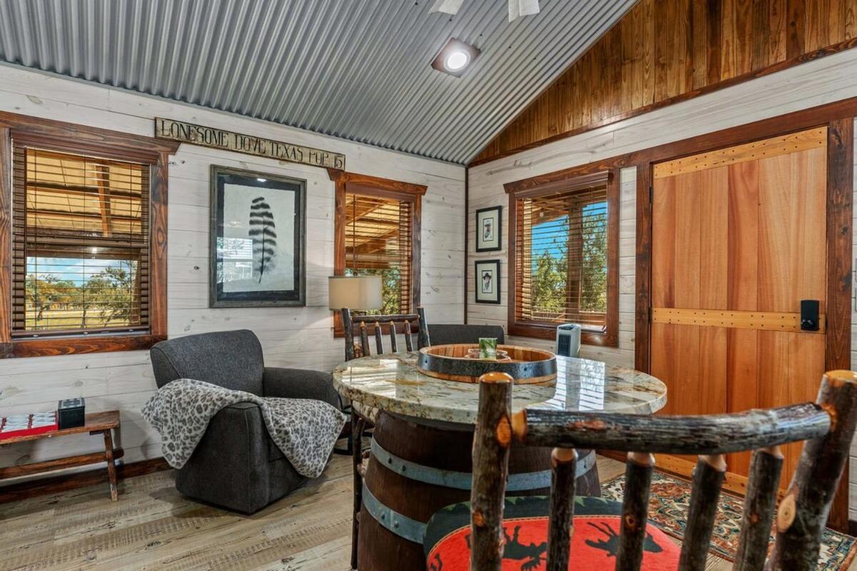 Rockin' R - Morning Star Cabin Фредериксбург Екстериор снимка