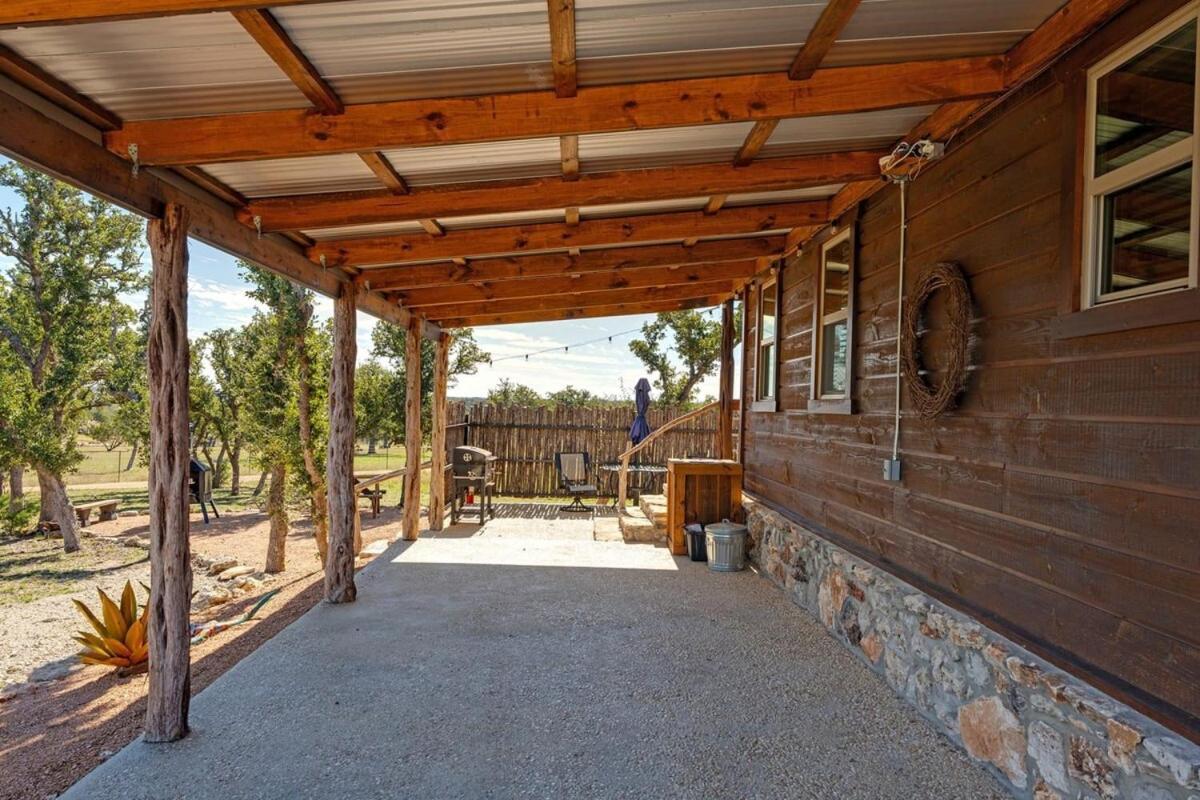 Rockin' R - Morning Star Cabin Фредериксбург Екстериор снимка