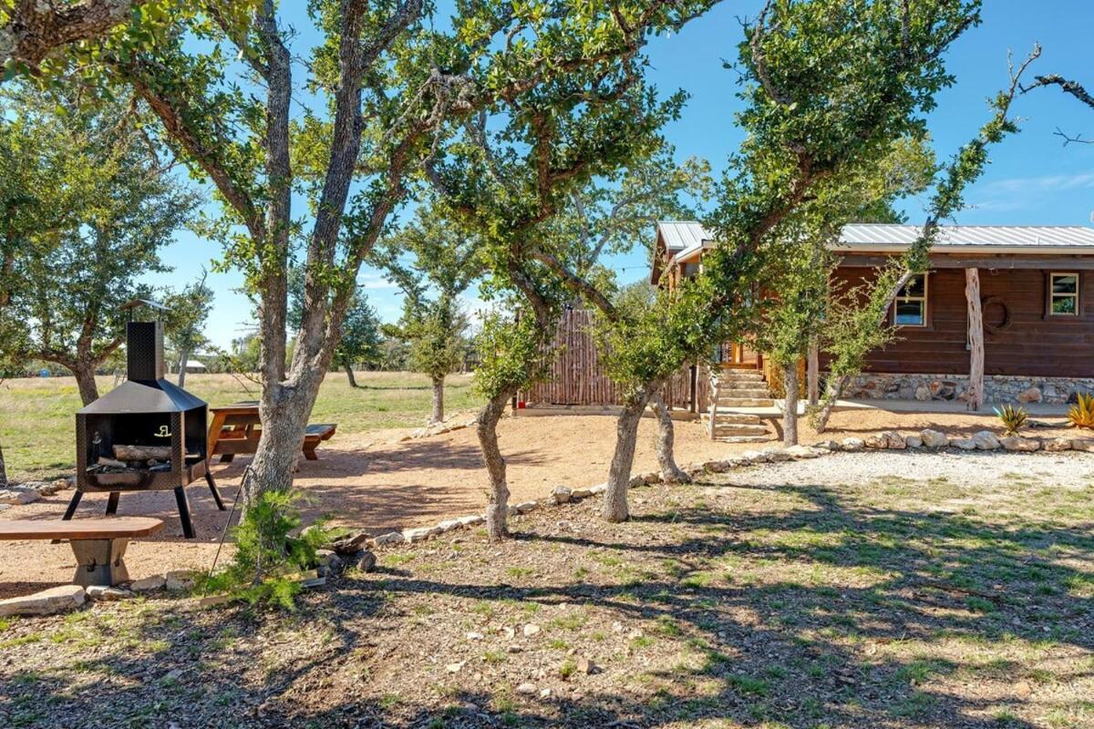 Rockin' R - Morning Star Cabin Фредериксбург Екстериор снимка