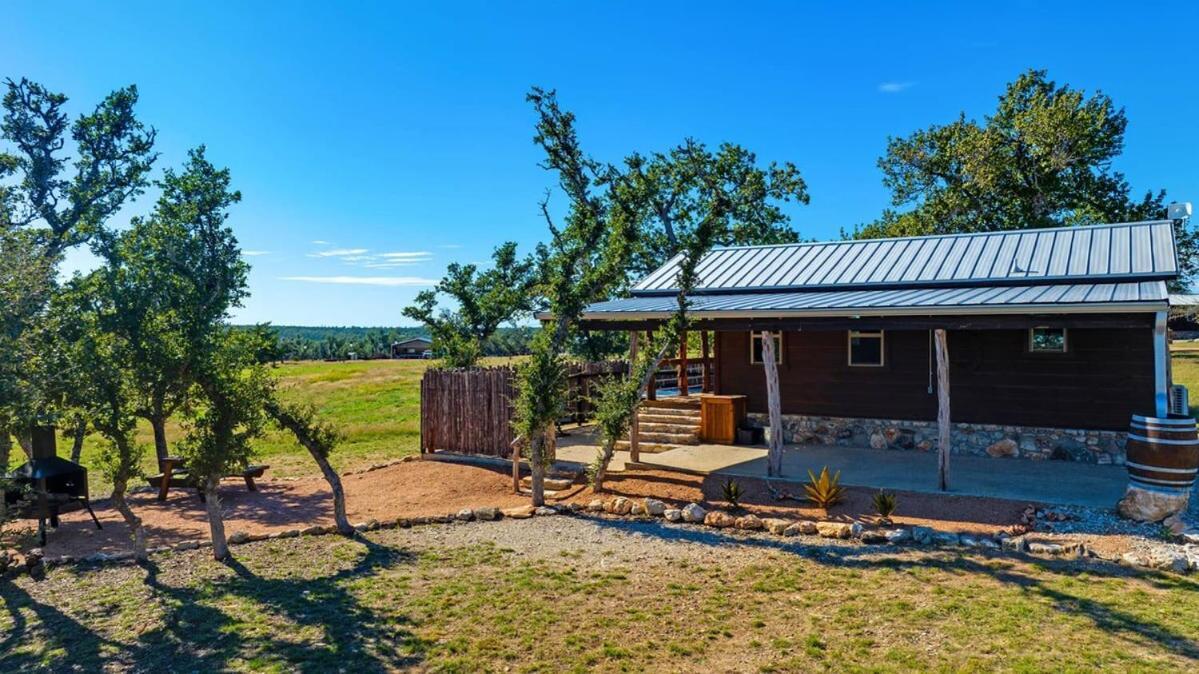 Rockin' R - Morning Star Cabin Фредериксбург Екстериор снимка