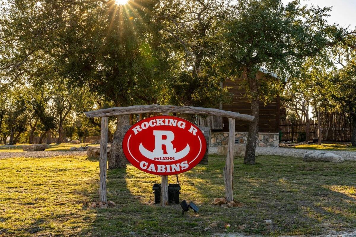 Rockin' R - Morning Star Cabin Фредериксбург Екстериор снимка