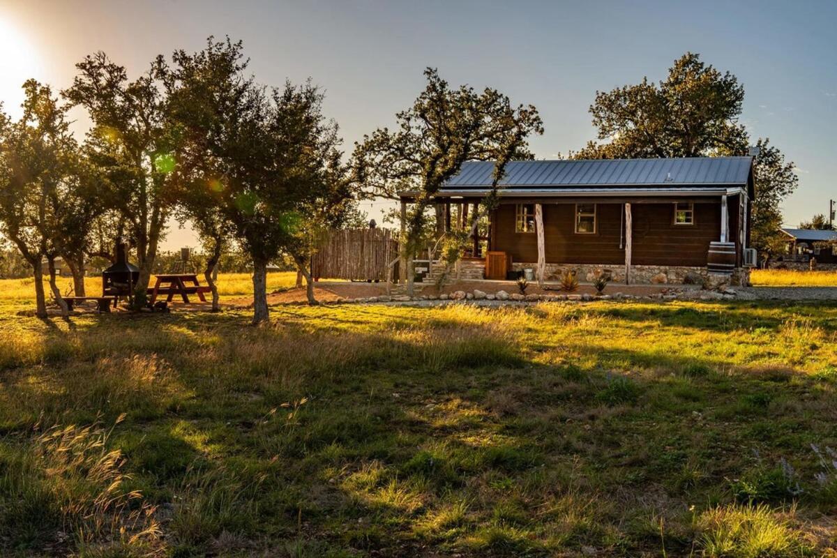 Rockin' R - Morning Star Cabin Фредериксбург Екстериор снимка