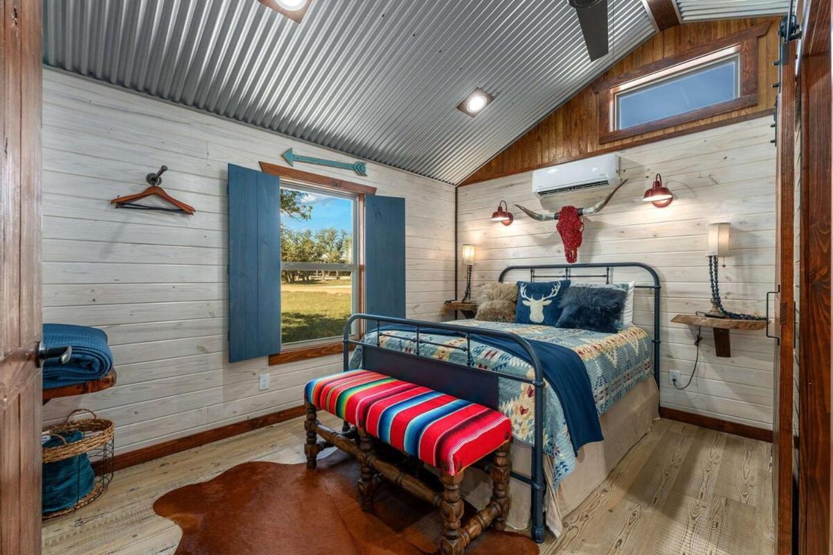 Rockin' R - Morning Star Cabin Фредериксбург Екстериор снимка