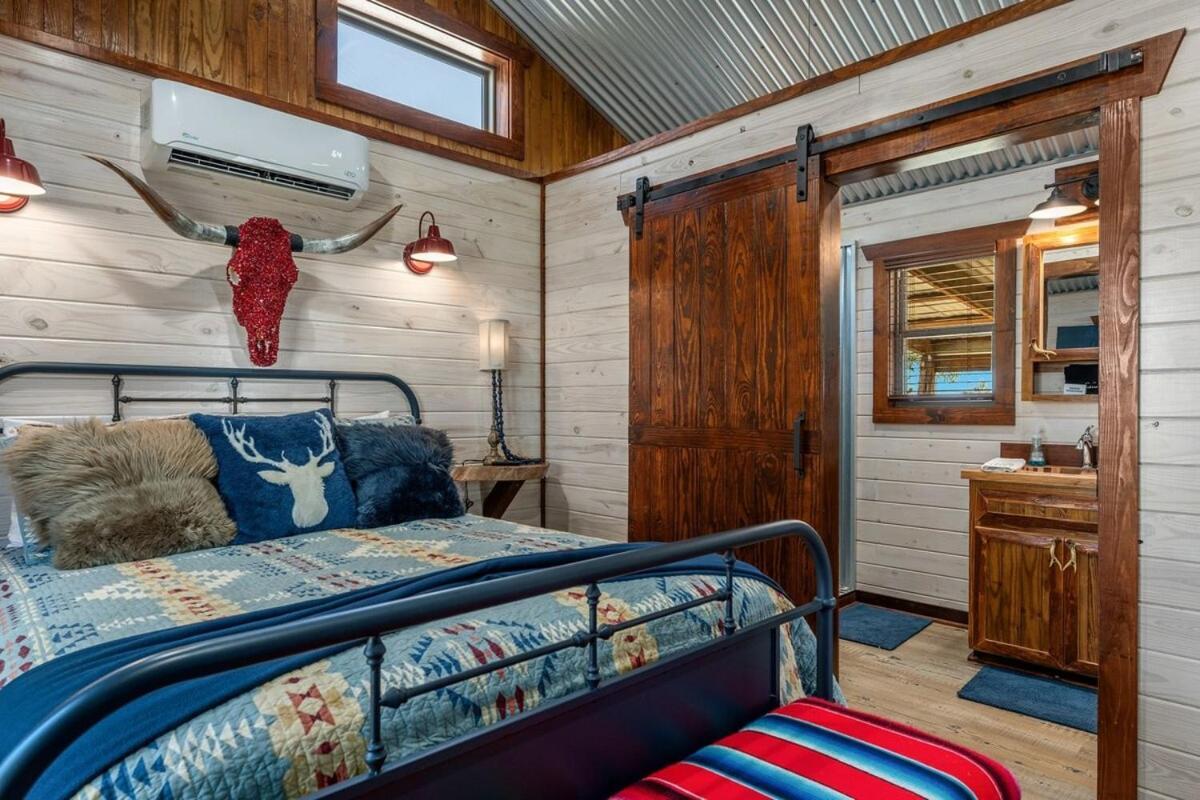 Rockin' R - Morning Star Cabin Фредериксбург Екстериор снимка