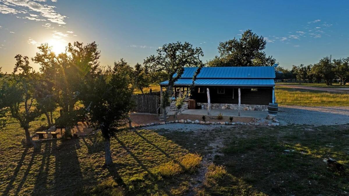 Rockin' R - Morning Star Cabin Фредериксбург Екстериор снимка