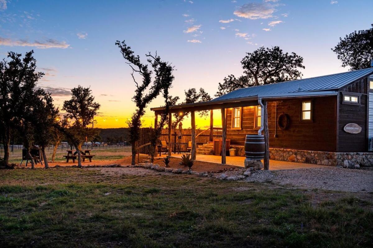 Rockin' R - Morning Star Cabin Фредериксбург Екстериор снимка